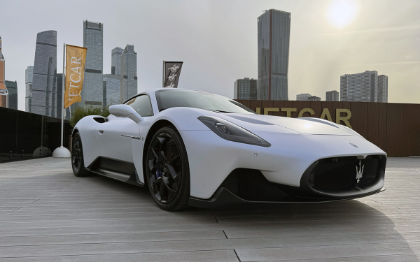 Мечтать не вредно. Как мы обгоняли ветер за рулем Maserati MC20
Мечтать не вредно. Как мы обгоняли ветер за рулем Maserati MC20