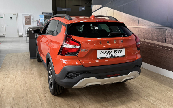 
            Продажи есть, машин &mdash; нет. Как мы пытались купить новую Lada Iskrа
        