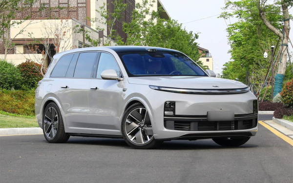 Обновленные кроссоверы Li Auto 2025 года поступили к дилерам в России
Обновленные кроссоверы Li Auto 2025 года поступили к дилерам в России