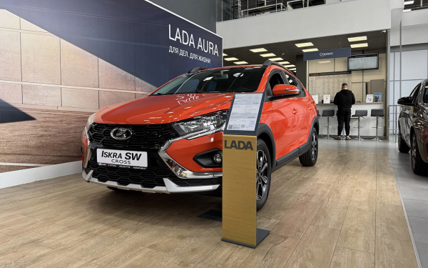 
            Продажи есть, машин &mdash; нет. Как мы пытались купить новую Lada Iskrа
        