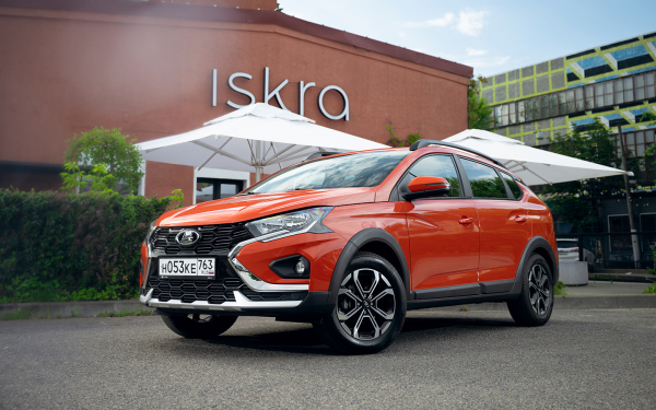 
            Продажи есть, машин &mdash; нет. Как мы пытались купить новую Lada Iskrа
        