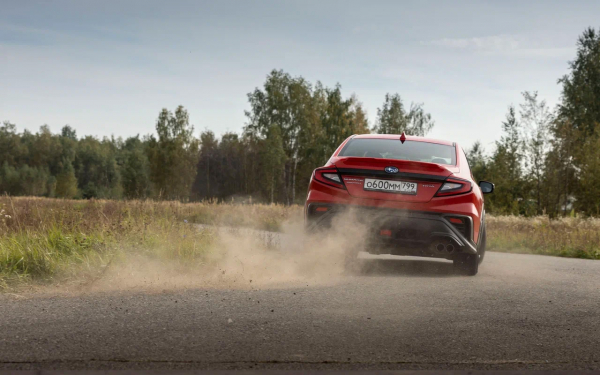 
            Осколок битого стекла. Холодный драйв-тест &laquo;горячего&raquo; Subaru WRX
        