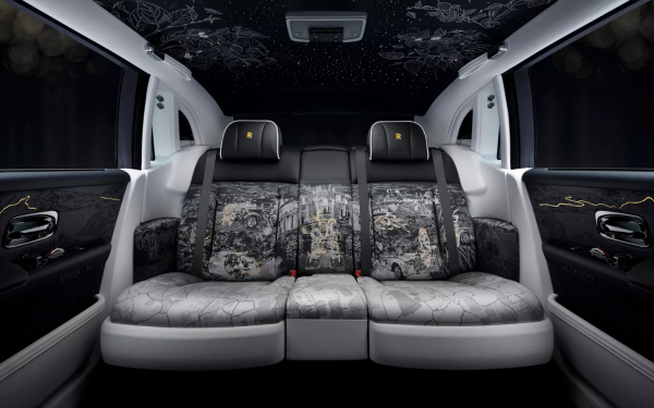 
            Взгляните на редчайший юбилейный Rolls-Royce Phantom. Таких всего 25
        