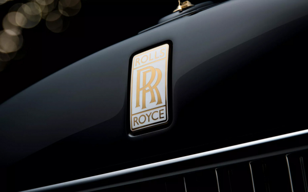 
            Взгляните на редчайший юбилейный Rolls-Royce Phantom. Таких всего 25
        