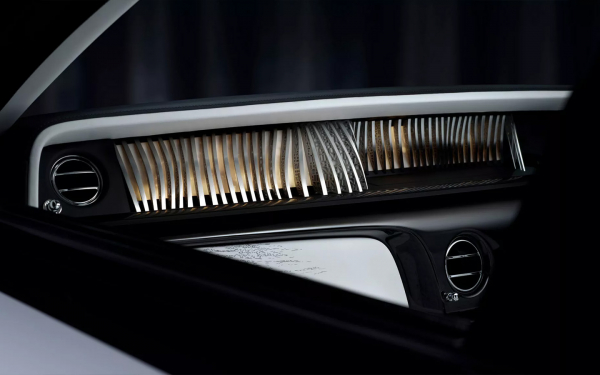 
            Взгляните на редчайший юбилейный Rolls-Royce Phantom. Таких всего 25
        
