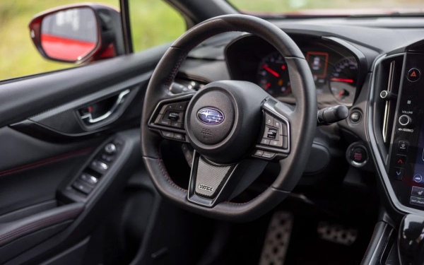 Осколок битого стекла. Холодный драйв-тест «горячего» Subaru WRX
Осколок битого стекла. Холодный драйв-тест «горячего» Subaru WRX