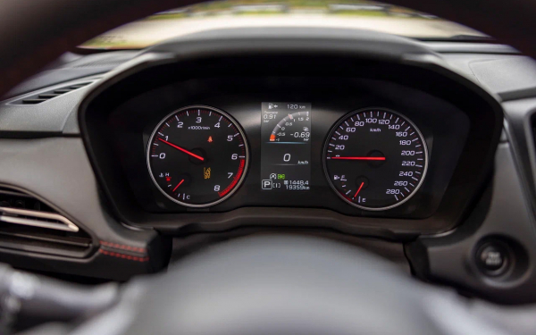
            Осколок битого стекла. Холодный драйв-тест &laquo;горячего&raquo; Subaru WRX
        