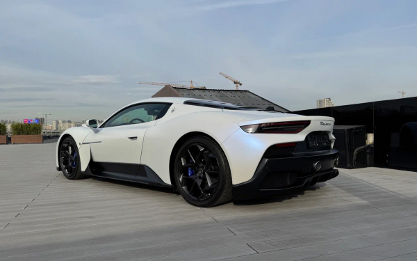 Мечтать не вредно. Как мы обгоняли ветер за рулем Maserati MC20
Мечтать не вредно. Как мы обгоняли ветер за рулем Maserati MC20