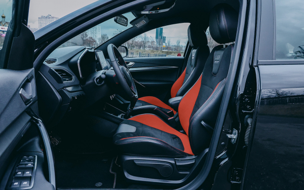 
            Поклонникам фитоняшек посвящается. Тест-драйв Lada Vesta Sportline
        