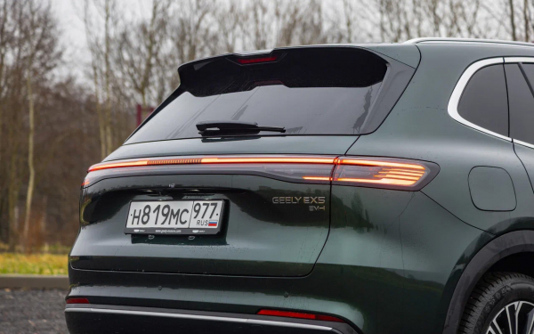 Берегите бензин. Тест первого гибридного кроссовера Geely EX5 EM-i
Берегите бензин. Тест первого гибридного кроссовера Geely EX5 EM-i