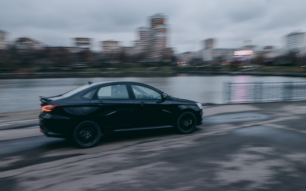 
            Поклонникам фитоняшек посвящается. Тест-драйв Lada Vesta Sportline
        