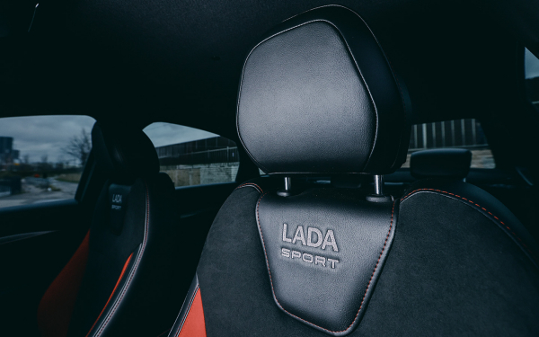 
            Поклонникам фитоняшек посвящается. Тест-драйв Lada Vesta Sportline
        