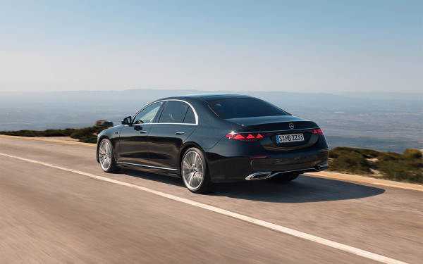 Mercedes-Benz представил обновленный S-Class. Первый обзор
Mercedes-Benz представил обновленный S-Class. Первый обзор