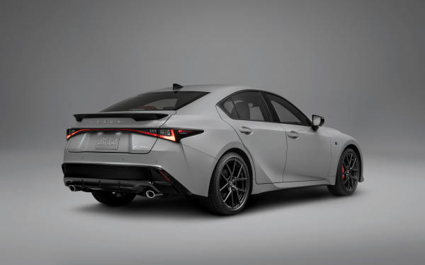 Без V8 и CD-плеера. Lexus представил рестайлинговый седан IS
Без V8 и CD-плеера. Lexus представил рестайлинговый седан IS