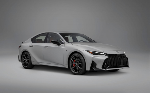 Без V8 и CD-плеера. Lexus представил рестайлинговый седан IS
Без V8 и CD-плеера. Lexus представил рестайлинговый седан IS