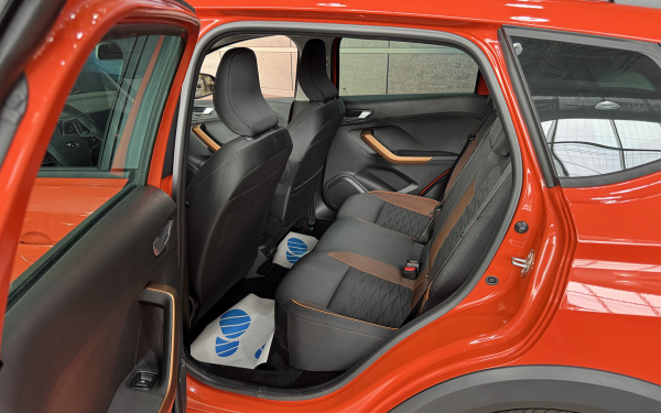 
            Продажи есть, машин &mdash; нет. Как мы пытались купить новую Lada Iskrа
        