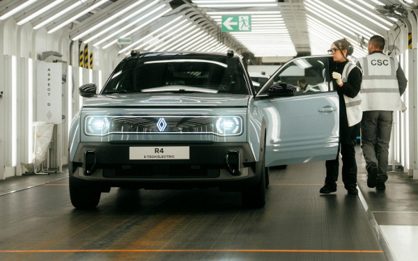 
            Акции Renault пережили крупнейшее за 4 года падение. Что происходит
        