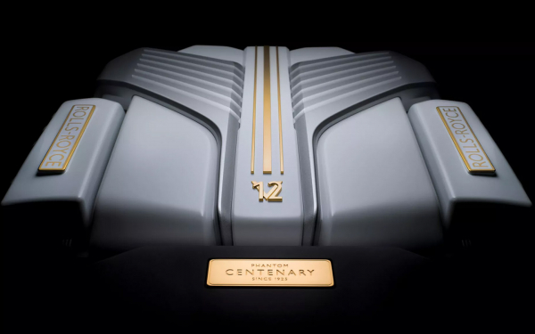 
            Взгляните на редчайший юбилейный Rolls-Royce Phantom. Таких всего 25
        
