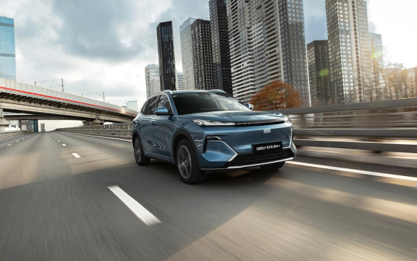 
            Гарантия&nbsp;&mdash; 6 лет. Geely назвал цены на новый гибридный кроссовер в России
        