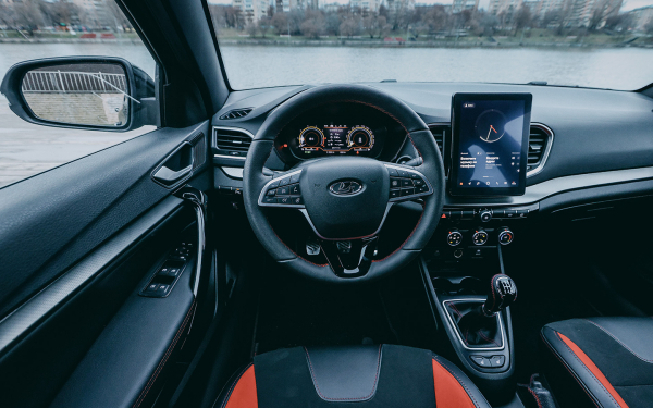 Поклонникам фитоняшек посвящается. Тест-драйв Lada Vesta Sportline
Поклонникам фитоняшек посвящается. Тест-драйв Lada Vesta Sportline